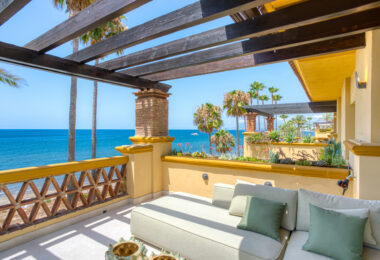 Luxurious south facing, three bedroom beachfront apartment, located in the prestigious community of Río Real Playa.