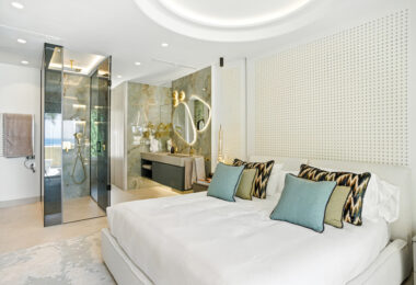 Luxurious south facing, three bedroom beachfront apartment, located in the prestigious community of Río Real Playa.