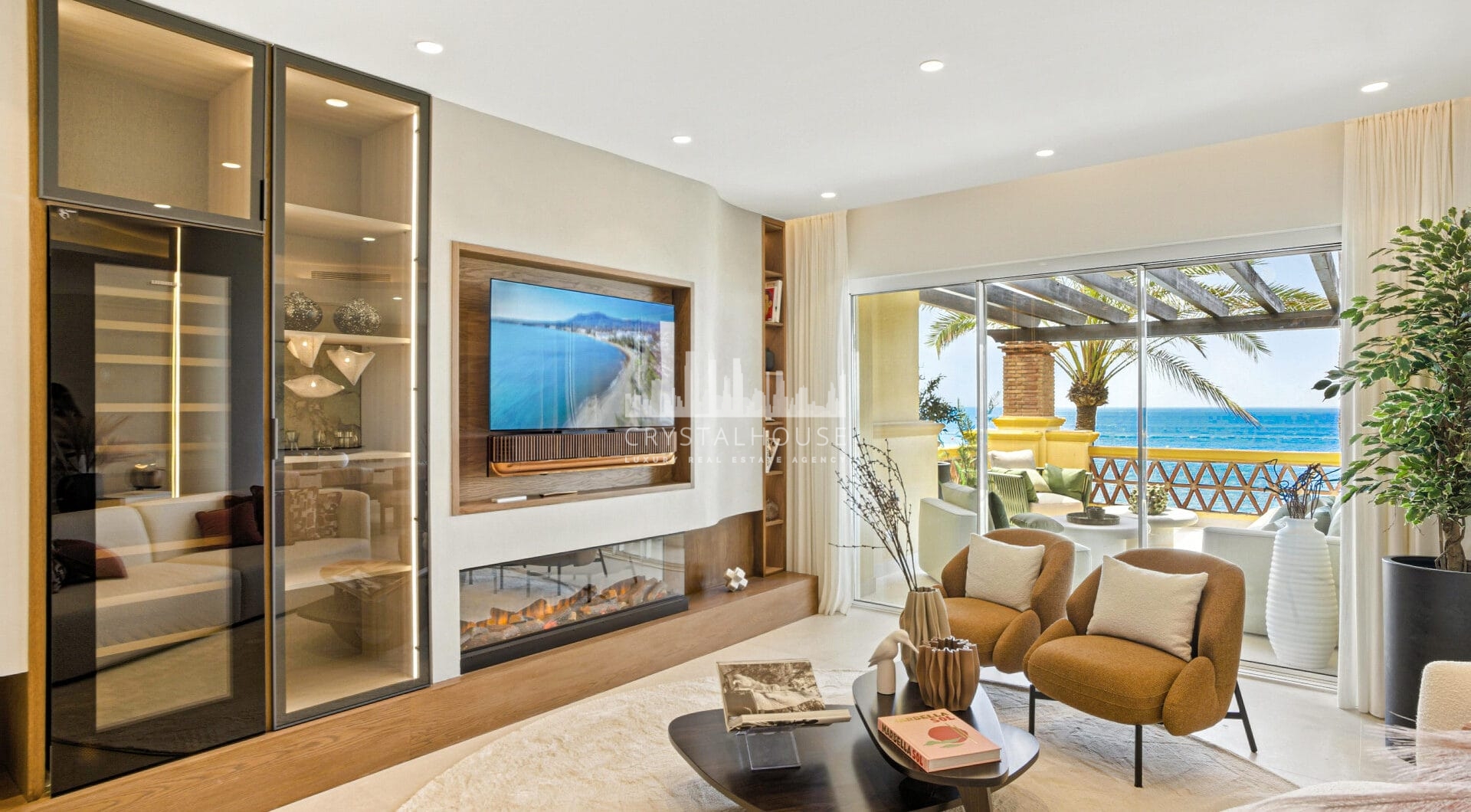 Luxurious south facing, three bedroom beachfront apartment, located in the prestigious community of Río Real Playa.