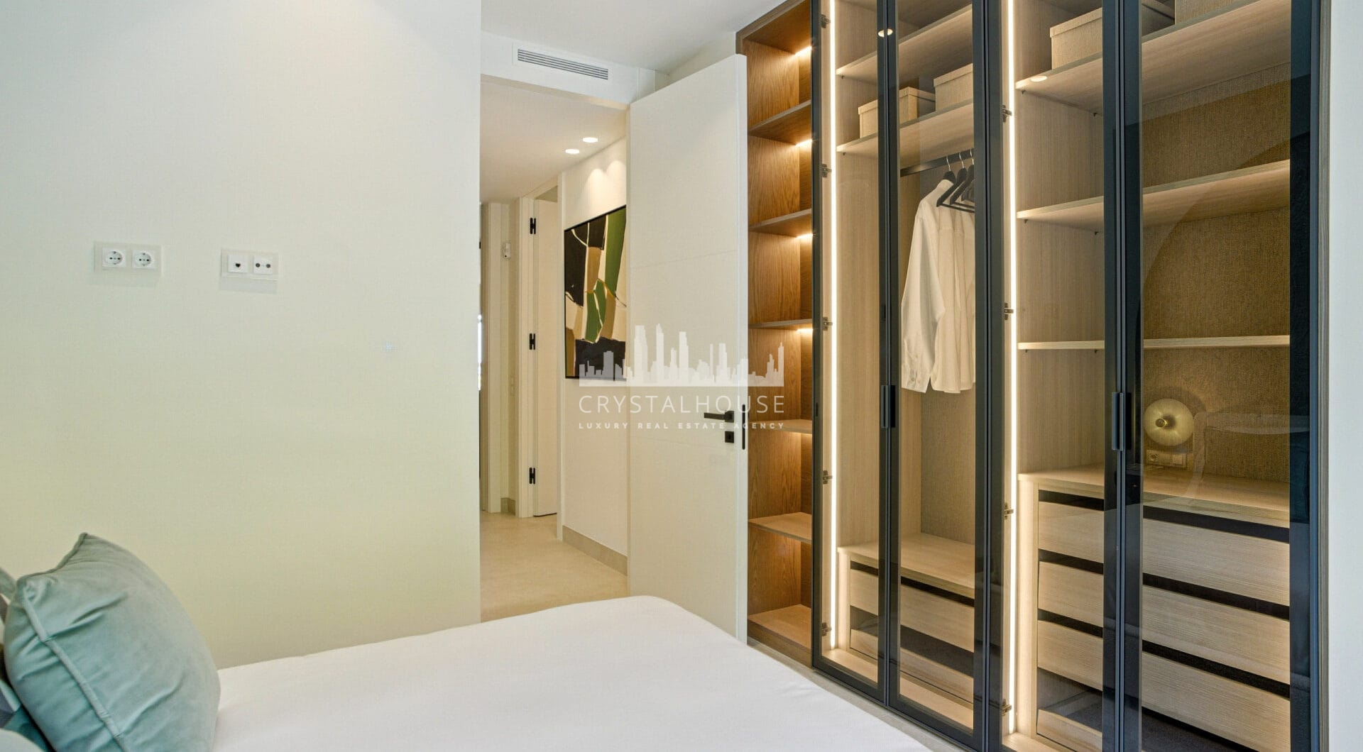 Luxurious south facing, three bedroom beachfront apartment, located in the prestigious community of Río Real Playa.