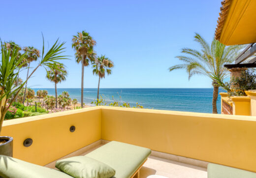 Luxurious south facing, three bedroom beachfront apartment, located in the prestigious community of Río Real Playa.
