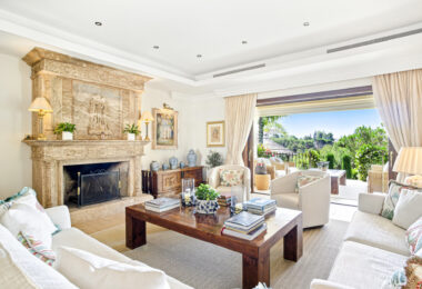Elegant Six Bedroom, South-Facing Villa in Prestigious Lomas de Marbella Club