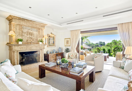 Elegant Six Bedroom, South-Facing Villa in Prestigious Lomas de Marbella Club