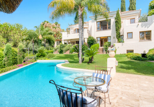 Elegant Six Bedroom, South-Facing Villa in Prestigious Lomas de Marbella Club