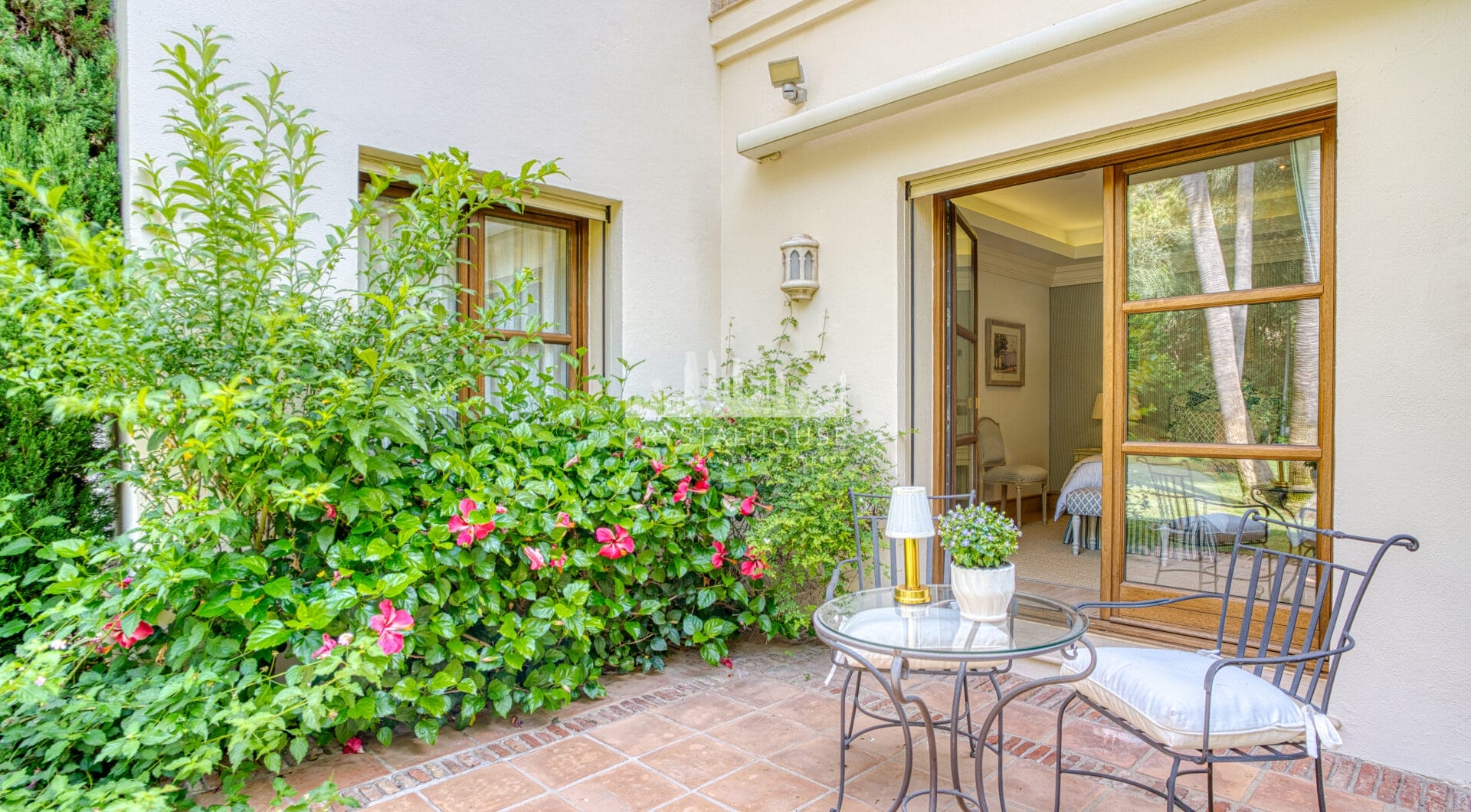 Elegant Six Bedroom, South-Facing Villa in Prestigious Lomas de Marbella Club