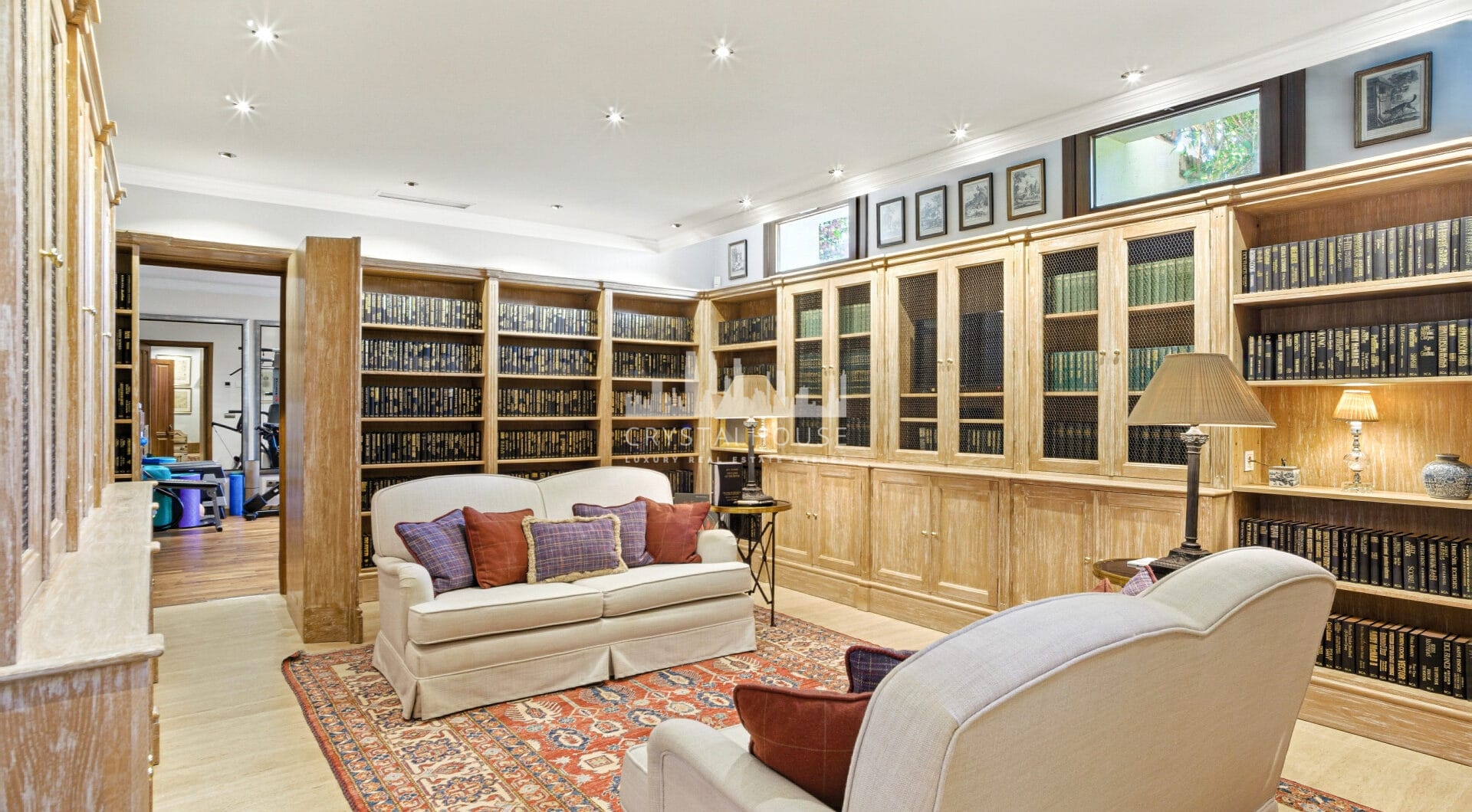 Elegant Six Bedroom, South-Facing Villa in Prestigious Lomas de Marbella Club