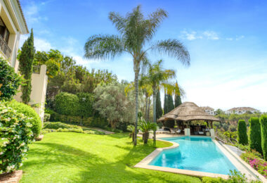 Elegant Six Bedroom, South-Facing Villa in Prestigious Lomas de Marbella Club