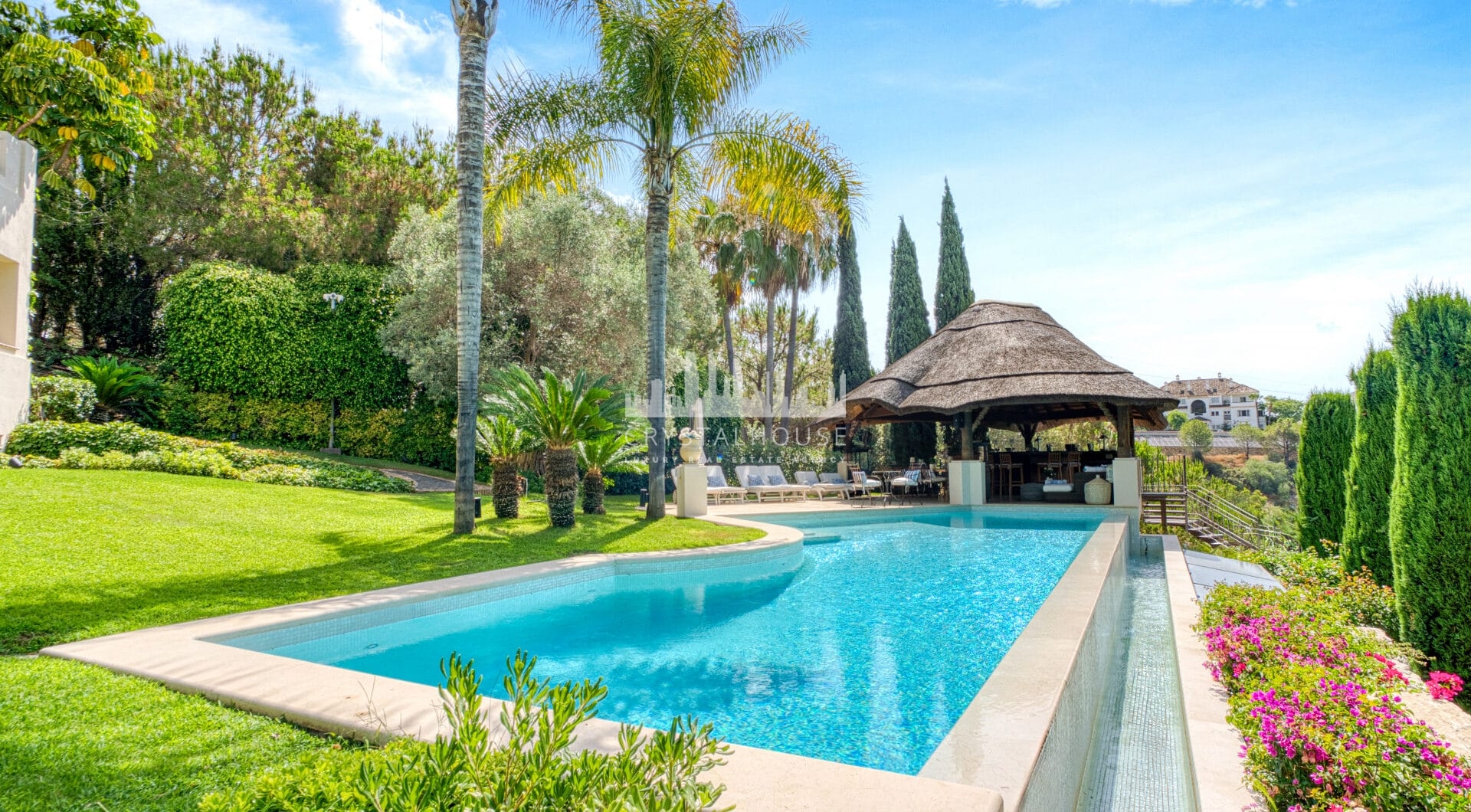 Elegant Six Bedroom, South-Facing Villa in Prestigious Lomas de Marbella Club