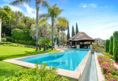 Elegant Six Bedroom, South-Facing Villa in Prestigious Lomas de Marbella Club