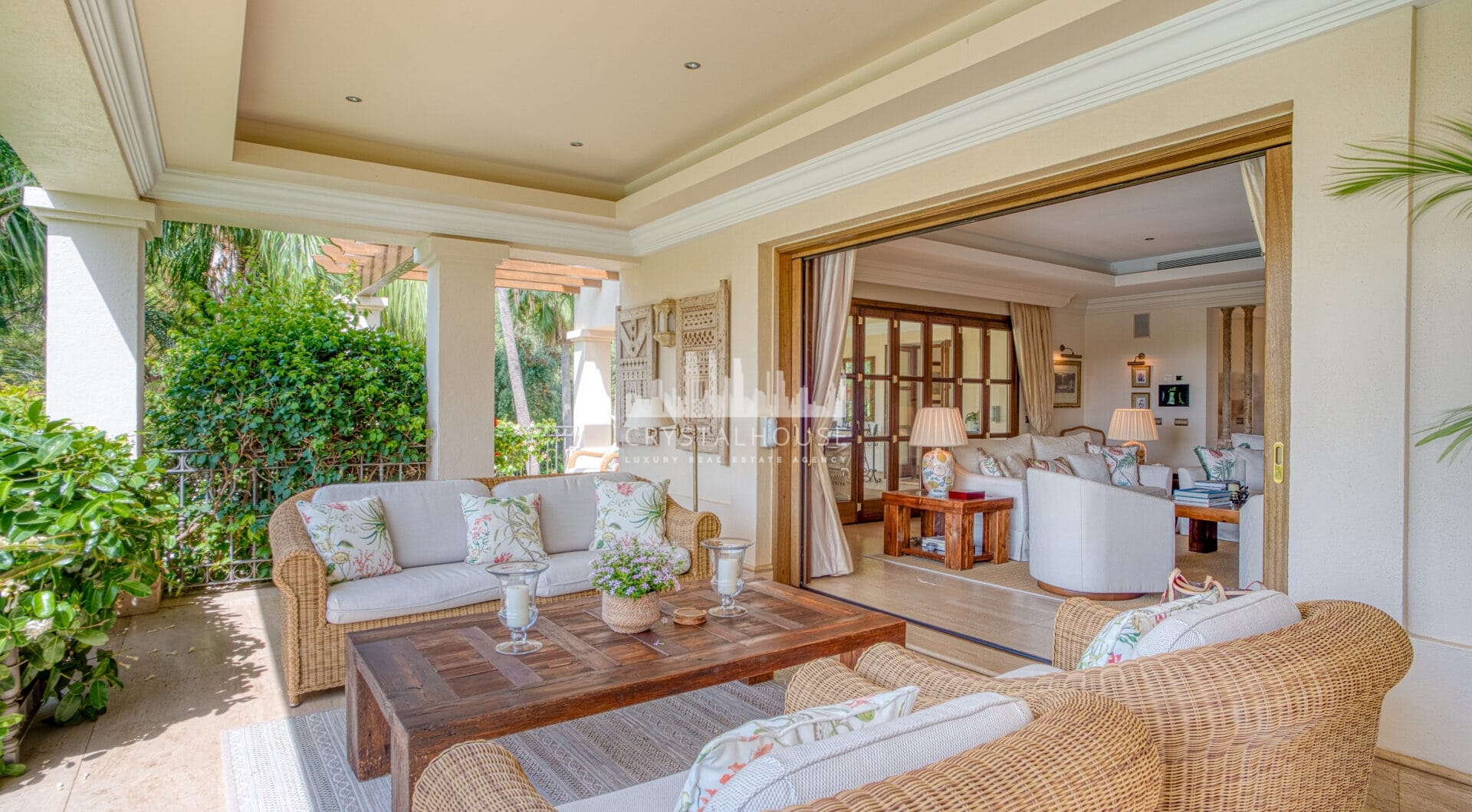 Elegant Six Bedroom, South-Facing Villa in Prestigious Lomas de Marbella Club