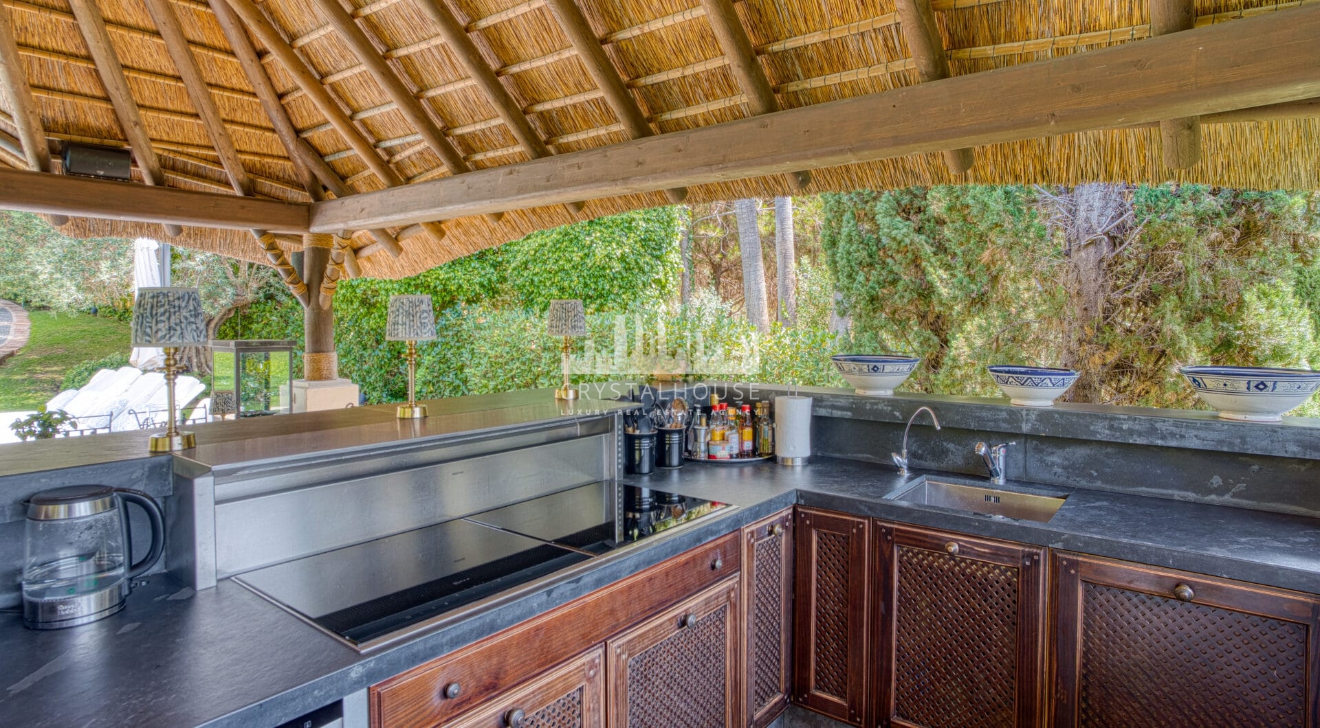 Elegant Six Bedroom, South-Facing Villa in Prestigious Lomas de Marbella Club