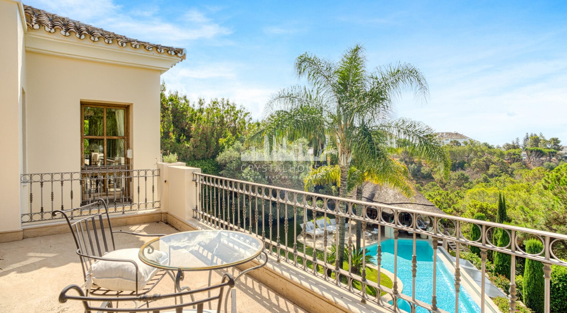 Elegant Six Bedroom, South-Facing Villa in Prestigious Lomas de Marbella Club