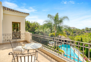 Elegant Six Bedroom, South-Facing Villa in Prestigious Lomas de Marbella Club