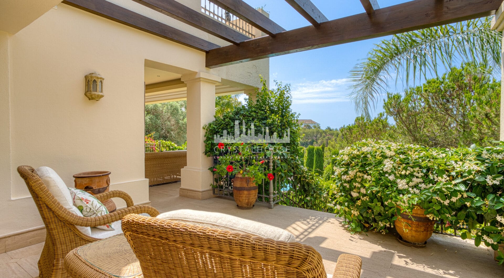 Elegant Six Bedroom, South-Facing Villa in Prestigious Lomas de Marbella Club