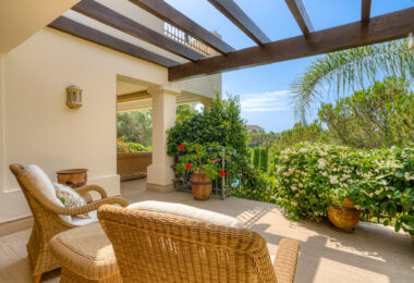 Elegant Six Bedroom, South-Facing Villa in Prestigious Lomas de Marbella Club