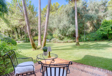 Elegant Six Bedroom, South-Facing Villa in Prestigious Lomas de Marbella Club