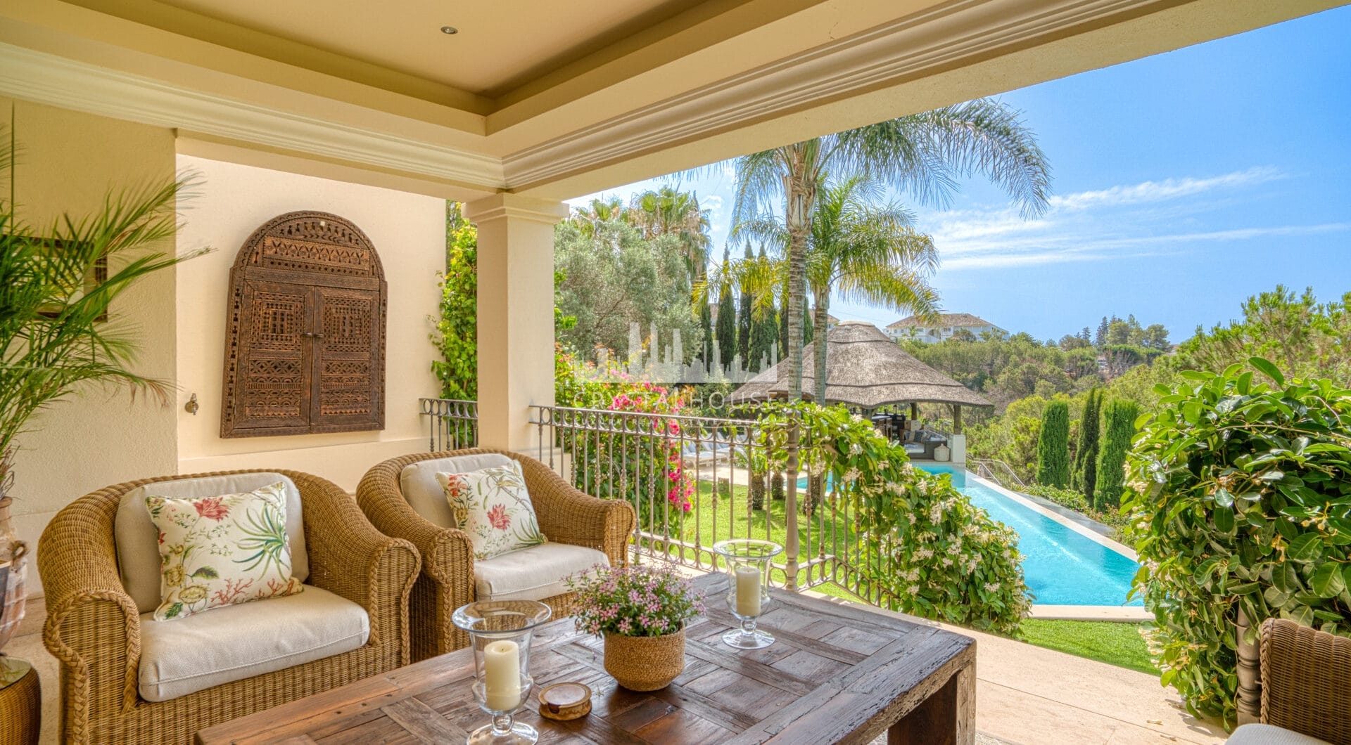 Elegant Six Bedroom, South-Facing Villa in Prestigious Lomas de Marbella Club