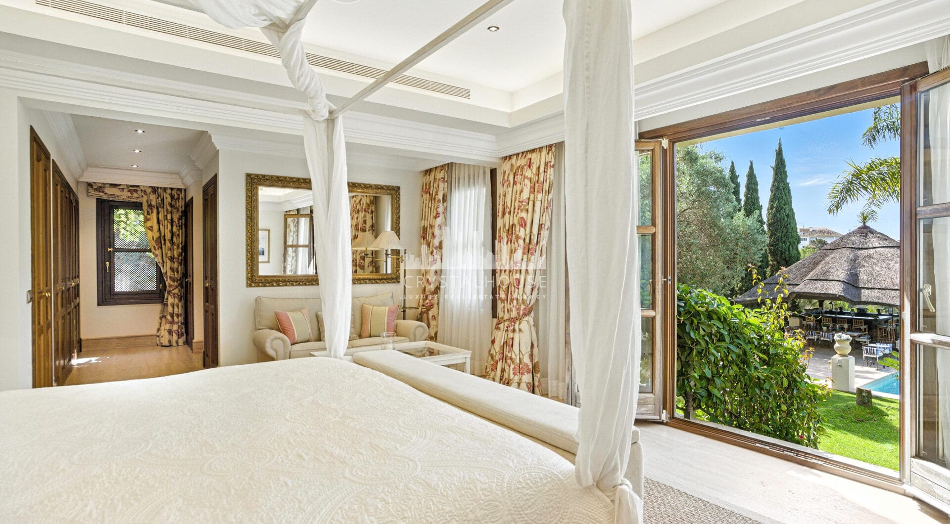 Elegant Six Bedroom, South-Facing Villa in Prestigious Lomas de Marbella Club
