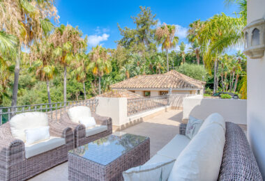 Elegant Six Bedroom, South-Facing Villa in Prestigious Lomas de Marbella Club