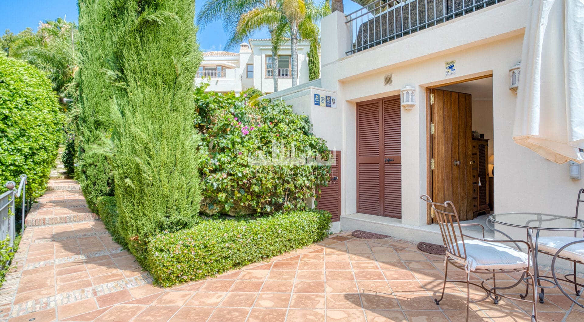 Elegant Six Bedroom, South-Facing Villa in Prestigious Lomas de Marbella Club