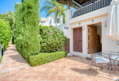Elegant Six Bedroom, South-Facing Villa in Prestigious Lomas de Marbella Club