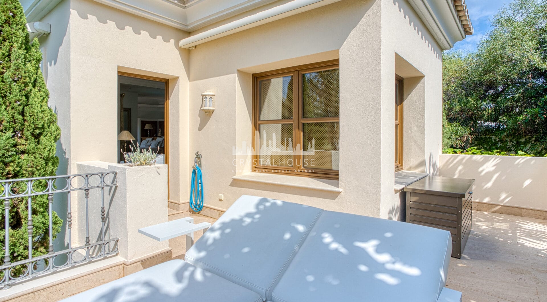 Elegant Six Bedroom, South-Facing Villa in Prestigious Lomas de Marbella Club