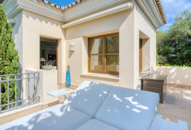Elegant Six Bedroom, South-Facing Villa in Prestigious Lomas de Marbella Club