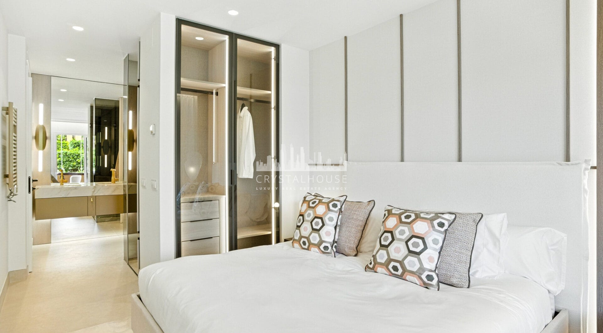 Stunning south facing, four bedroom ground floor apartment, set within the exclusive Los Granados del Mar urbanization on the New Golden Mile