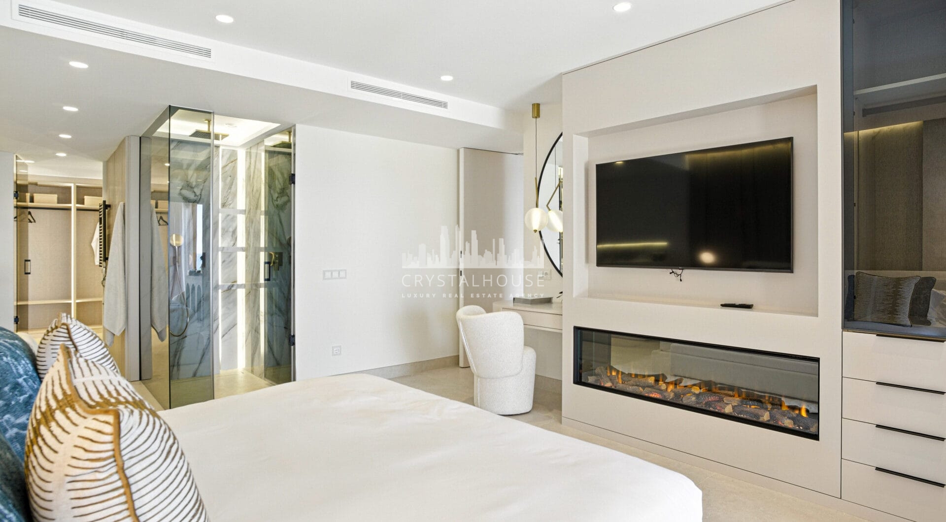 Stunning south facing, four bedroom ground floor apartment, set within the exclusive Los Granados del Mar urbanization on the New Golden Mile