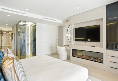 Stunning south facing, four bedroom ground floor apartment, set within the exclusive Los Granados del Mar urbanization on the New Golden Mile