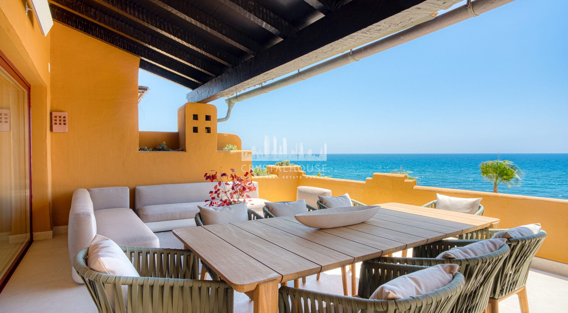 Beautiful beach front, south facing four bedroom apartment located in Los Granados del Mar on the New Golden Mile