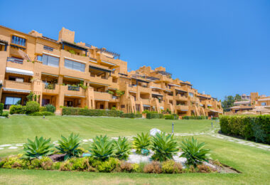 Beautiful beach front, south facing four bedroom apartment located in Los Granados del Mar on the New Golden Mile