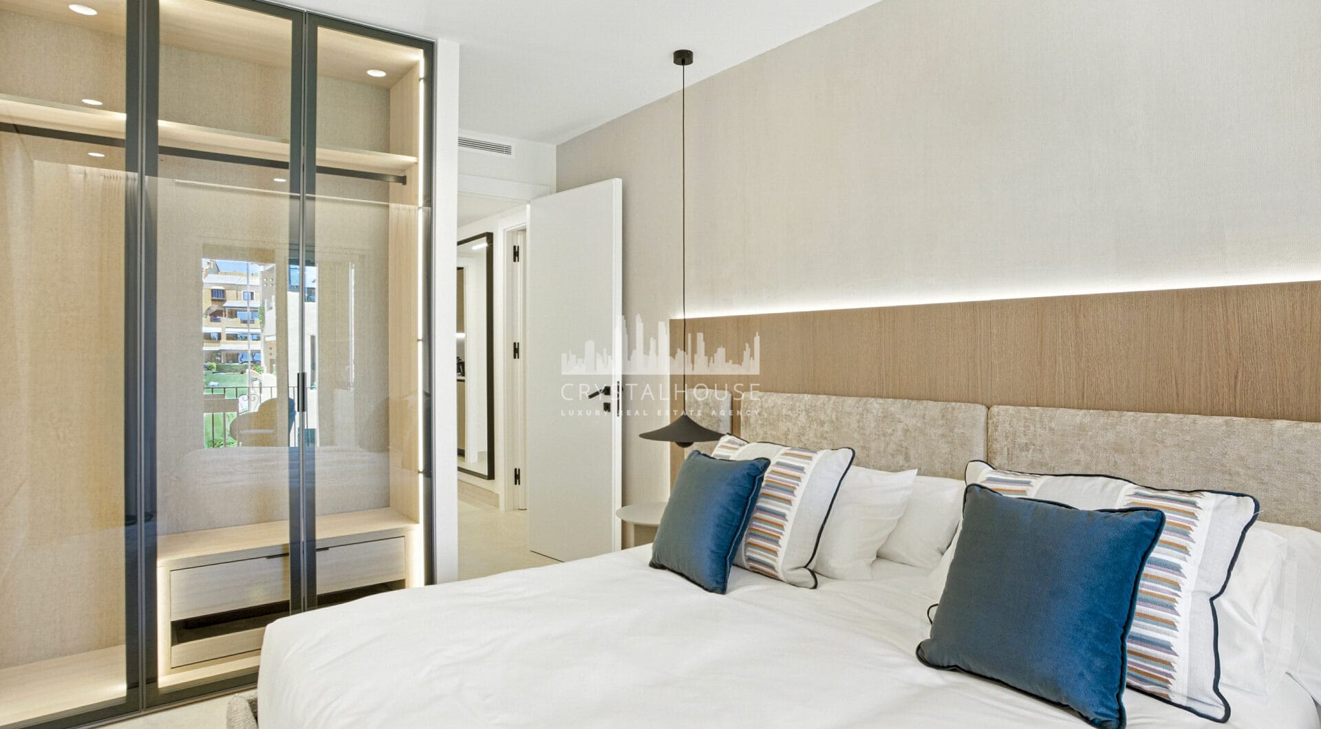 Beautiful beach front, south facing four bedroom apartment located in Los Granados del Mar on the New Golden Mile