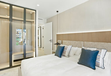 Beautiful beach front, south facing four bedroom apartment located in Los Granados del Mar on the New Golden Mile
