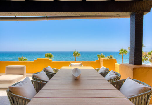 Beautiful beach front, south facing four bedroom apartment located in Los Granados del Mar on the New Golden Mile
