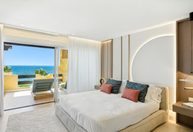 Beautiful beach front, south facing four bedroom apartment located in Los Granados del Mar on the New Golden Mile