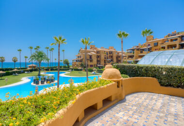 Beautiful beach front, south facing four bedroom apartment located in Los Granados del Mar on the New Golden Mile