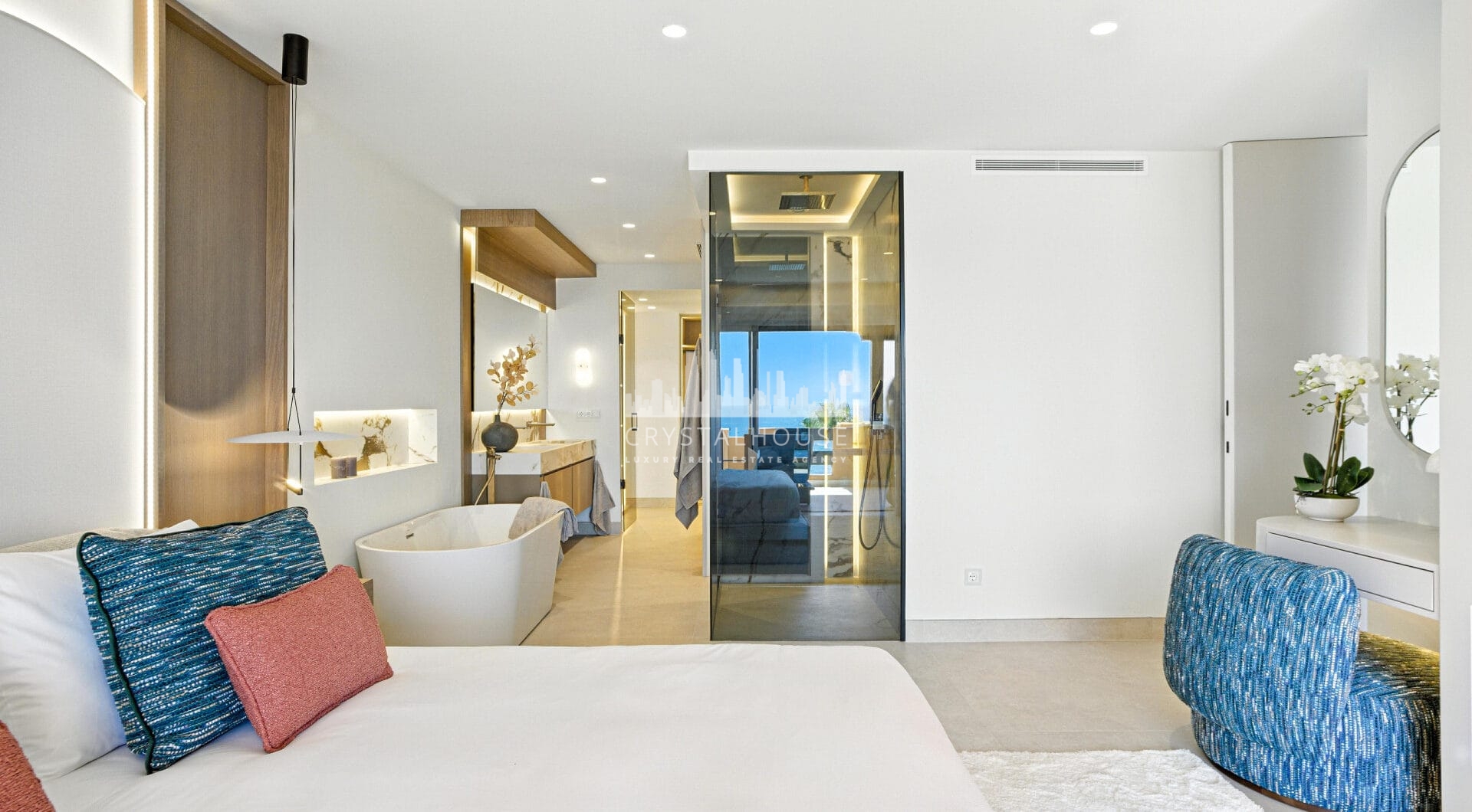 Beautiful beach front, south facing four bedroom apartment located in Los Granados del Mar on the New Golden Mile