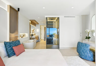 Beautiful beach front, south facing four bedroom apartment located in Los Granados del Mar on the New Golden Mile