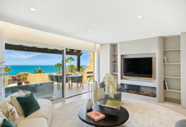 Beautiful beach front, south facing four bedroom apartment located in Los Granados del Mar on the New Golden Mile