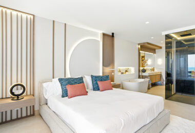 Beautiful beach front, south facing four bedroom apartment located in Los Granados del Mar on the New Golden Mile