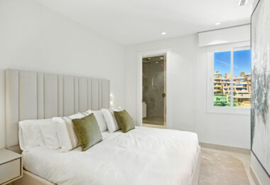 Beautiful beach front, south facing four bedroom apartment located in Los Granados del Mar on the New Golden Mile