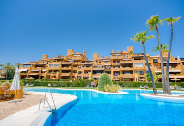 Beautiful beach front, south facing four bedroom apartment located in Los Granados del Mar on the New Golden Mile