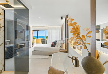 Beautiful beach front, south facing four bedroom apartment located in Los Granados del Mar on the New Golden Mile