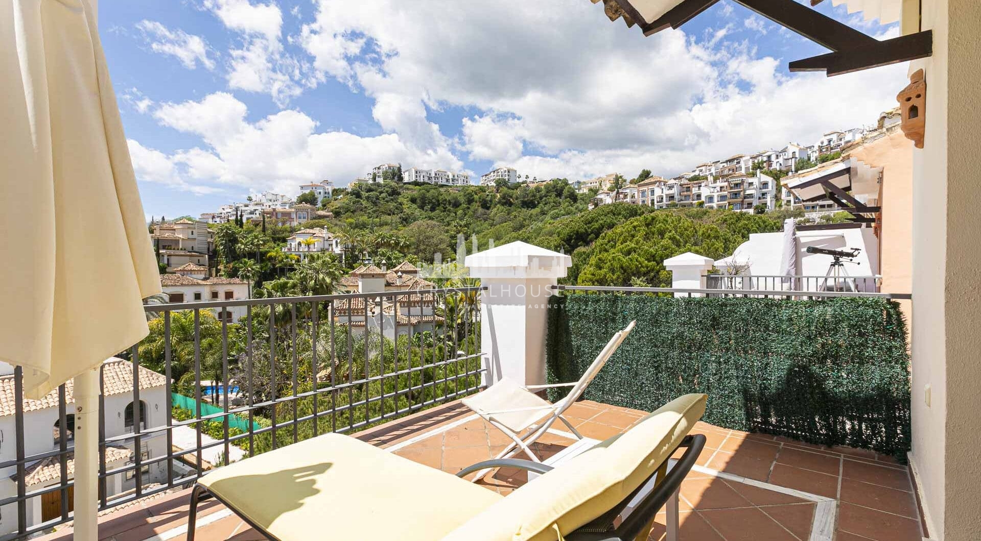 Beautiful south-facing, four bedroom townhouse in Los Almendros, part of the secure Los Arqueros Golf community in Benahavís