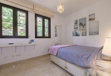 Beautiful south-facing, four bedroom townhouse in Los Almendros, part of the secure Los Arqueros Golf community in Benahavís