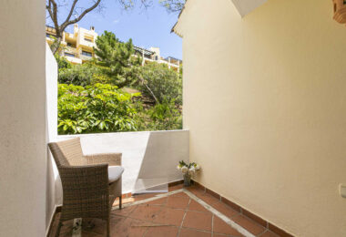 Beautiful south-facing, four bedroom townhouse in Los Almendros, part of the secure Los Arqueros Golf community in Benahavís