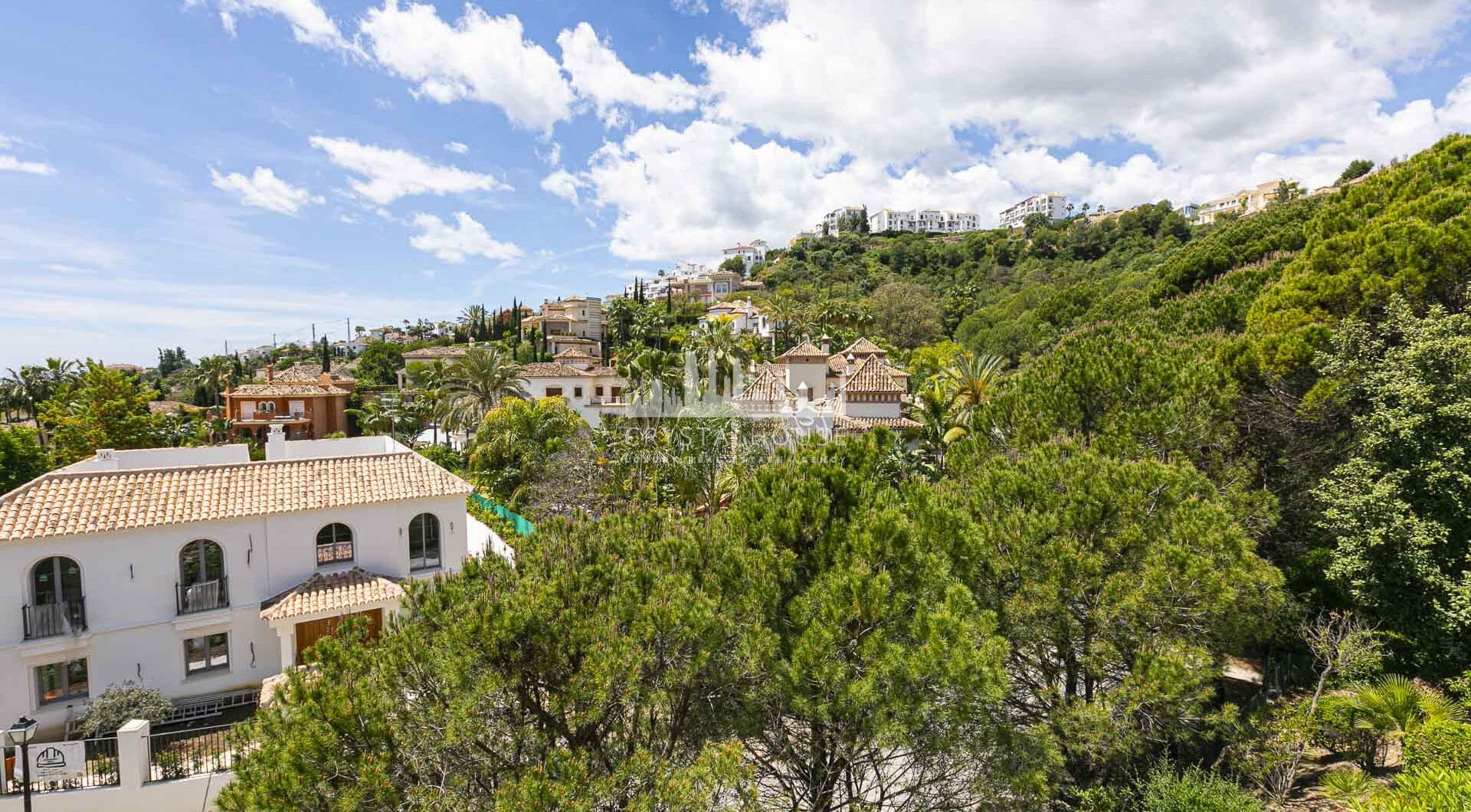 Beautiful south-facing, four bedroom townhouse in Los Almendros, part of the secure Los Arqueros Golf community in Benahavís