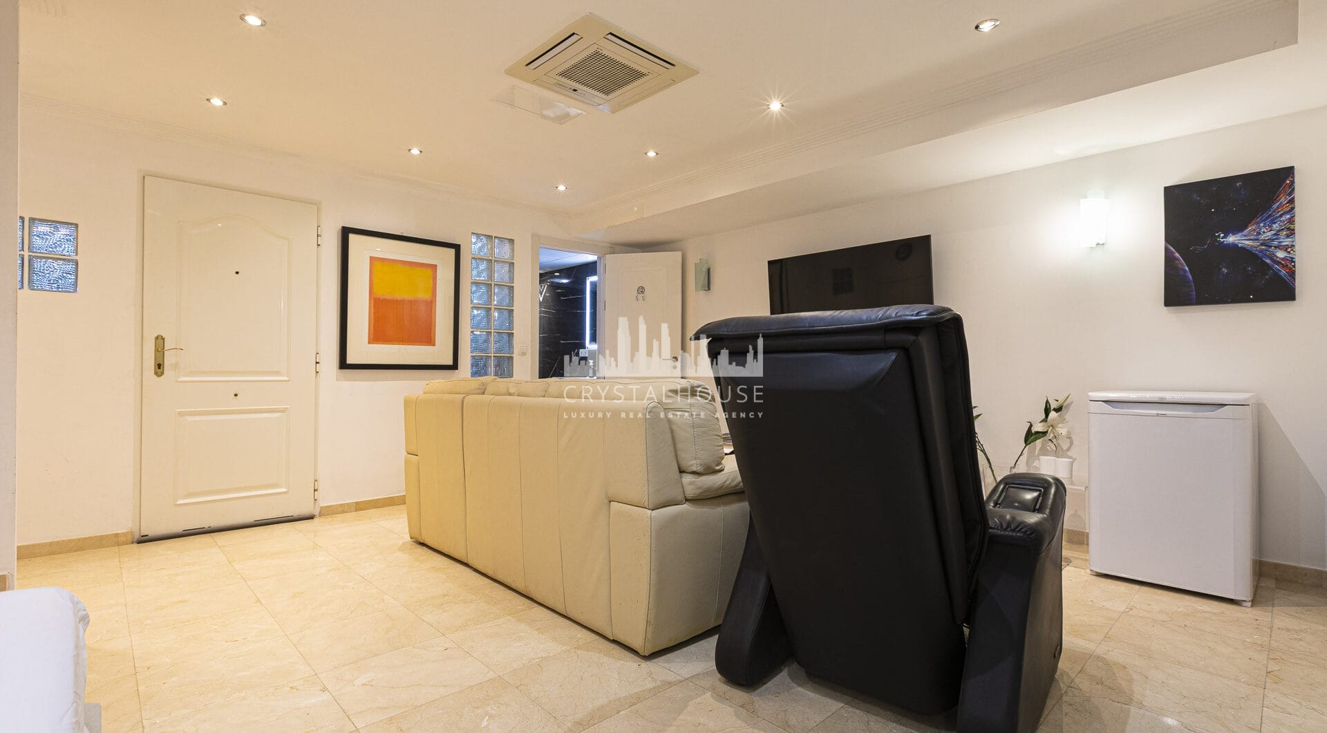 Beautiful south-facing, four bedroom townhouse in Los Almendros, part of the secure Los Arqueros Golf community in Benahavís