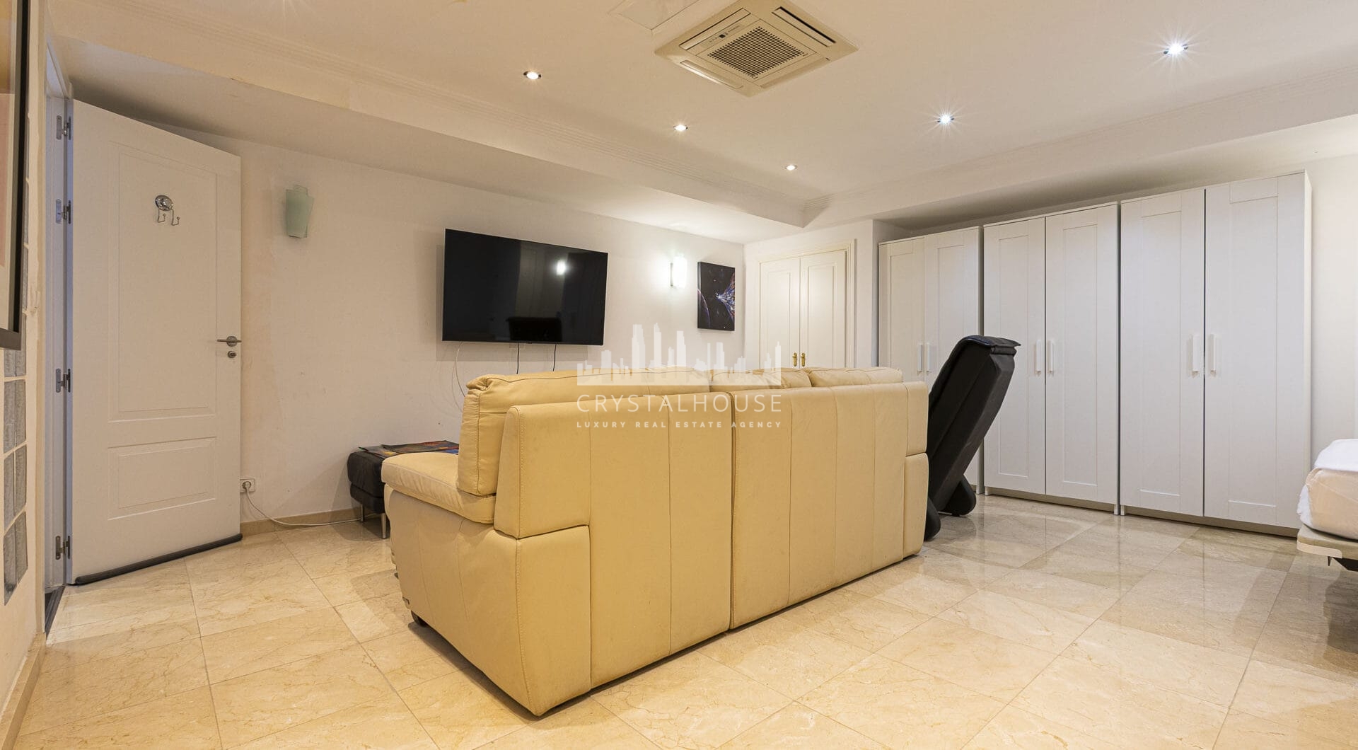 Beautiful south-facing, four bedroom townhouse in Los Almendros, part of the secure Los Arqueros Golf community in Benahavís